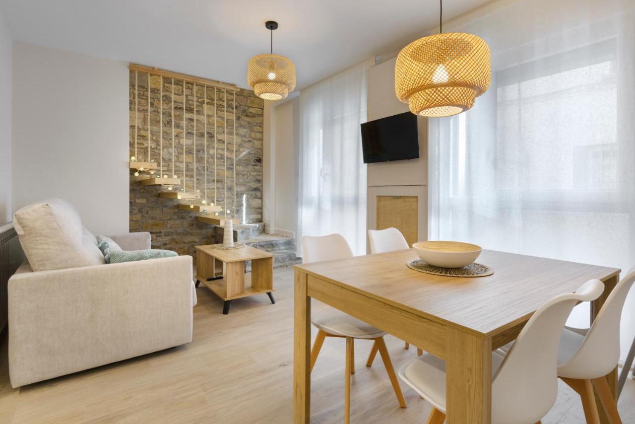 Apartamentos La Muralla De Jaca Zewnętrze zdjęcie